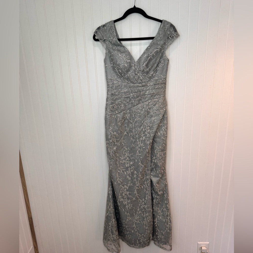 Madeline Gardner New York Womens Silver Sequins Mother of The Bride Dress Size 2